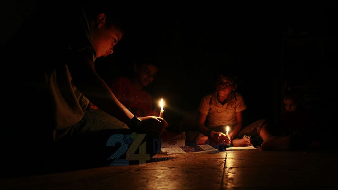দিন-রাত তীব্র লোডশেডিংয়ে অতিষ্ঠ ধামরাইবাসী